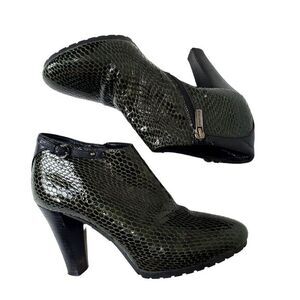 AQUATALIA Women Booties Size 7.5 Crocodile Snake Animal Embossed Leather‎ Round